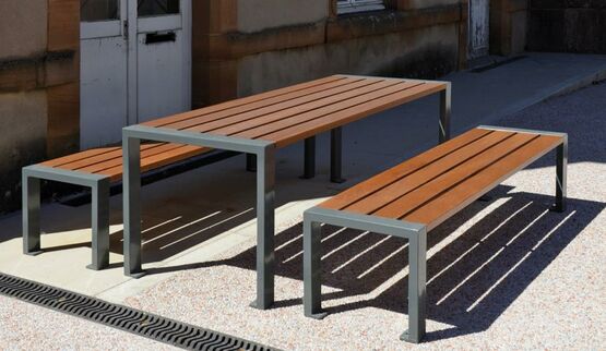 Mobilier urbain d&#039;assises en bois et acier | Cléo
