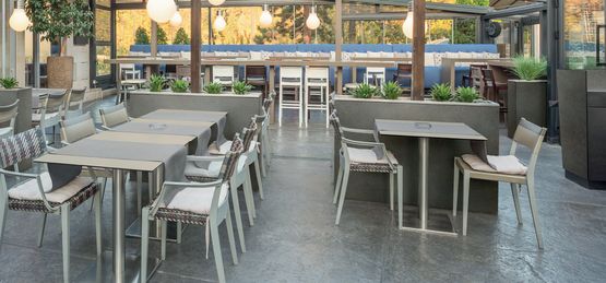  Mobiliers Extérieurs - Sélection de décors en Compact HPL Reysipur pour des aménagements extérieurs résistants, imputrescibles et design - POLYREY