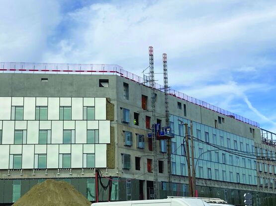  Module de façade cadre respirant en VEC à parties fixes opaques et ouvrant à projection  | Façade Cadre Respirante VEC - WICONA