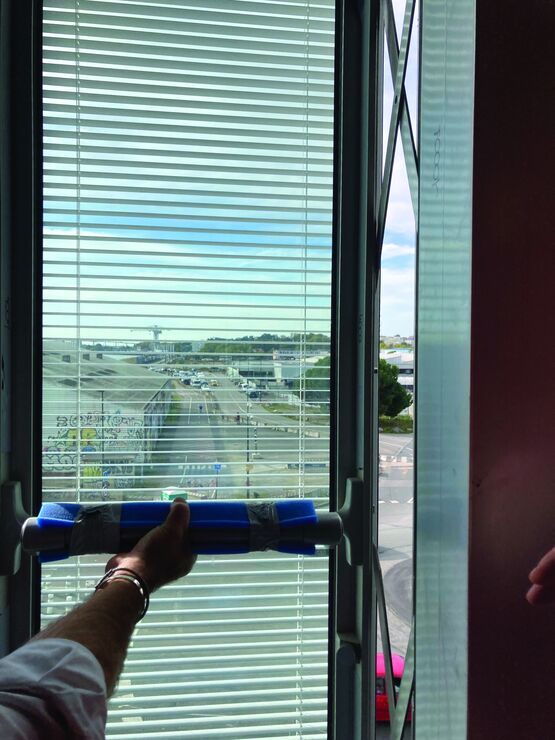 Module de façade cadre respirant en VEC à parties fixes opaques et ouvrant à projection  | Façade Cadre Respirante VEC - produit présenté par WICONA