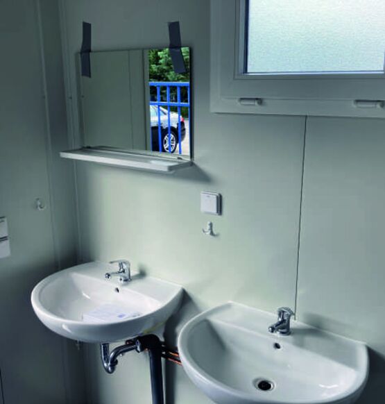  Module ou cabane avec sanitaire Hommes/Femmes, 5xWC, 2xUrinoirs, 4xLavabos | EUROPBOX  - EUROPBOX CONTAINERHANDEL GMBH