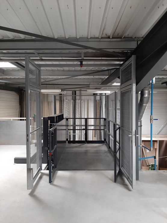  Monte-charge simple colonne | ACTIWORK - Monte-charge accompagné