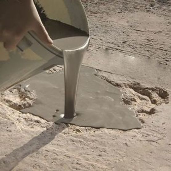 Mortier réparation fibré à prise rapide pour les sols en béton soumis à un trafic intense | Mortier Coulable