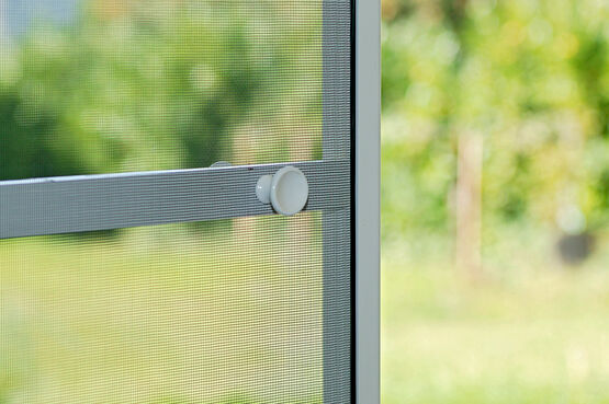 Moustiquaire porte battante - produit présenté par SOPROFEN