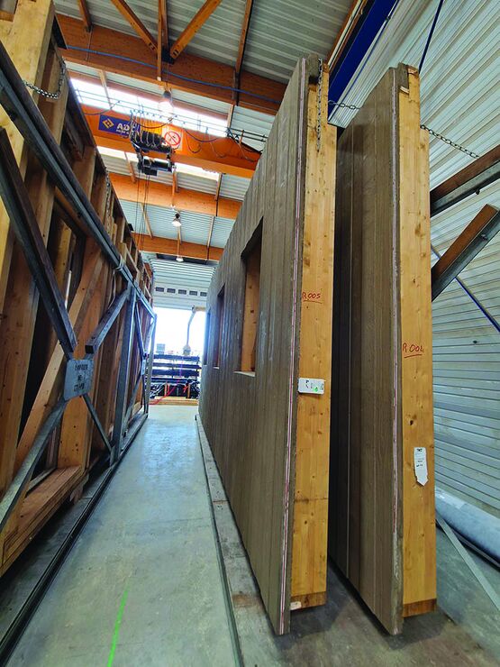 Mur hybride préfabriqué en béton collé sur ossature bois | Hybrimur