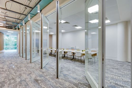 Mur mobile vitré acoustique | Transpalace - produit présenté par PARTHOS