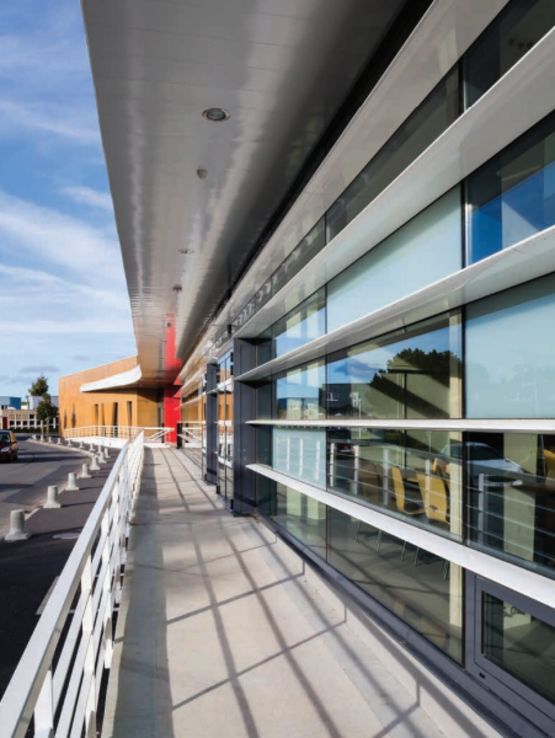 Mur rideau en aluminium recyclé jusqu&#039;à 9 m de haut | Elegance 52 - produit présenté par SAPA RC SYSTEM