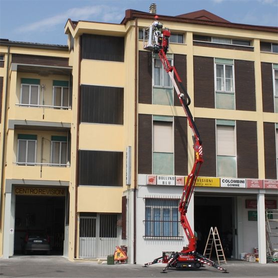 Nacelle aérienne chenillée de capacité 120 à 200 kg | Goldlift 14.70 IIIS - produit présenté par HINOWA