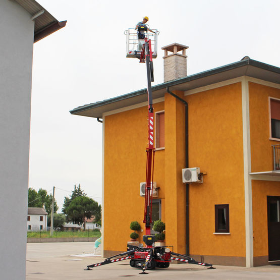 Nacelle aérienne chenillée jusqu'à 14 m  | Lightlift 14.72 IIIS - Plateformes élévatrices de personnes