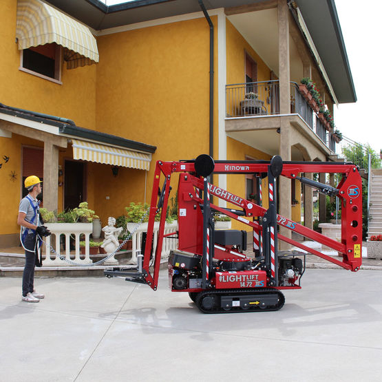 Nacelle aérienne chenillée jusqu'à 14 m  | Lightlift 14.72 IIIS - produit présenté par HINOWA