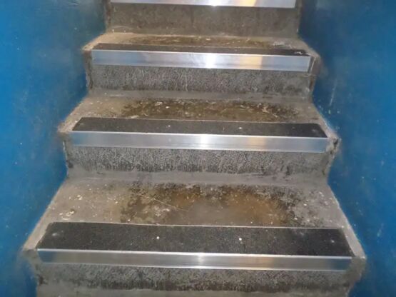 Nez de marche aluminium grand bord SIFFLET avec antidérapant | WATTELEZ  - produit présenté par WATTELEZ