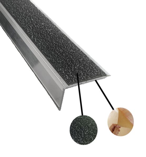 Nez de marche cornière avec antidérapant | WACCESS - produit présenté par WATTELEZ