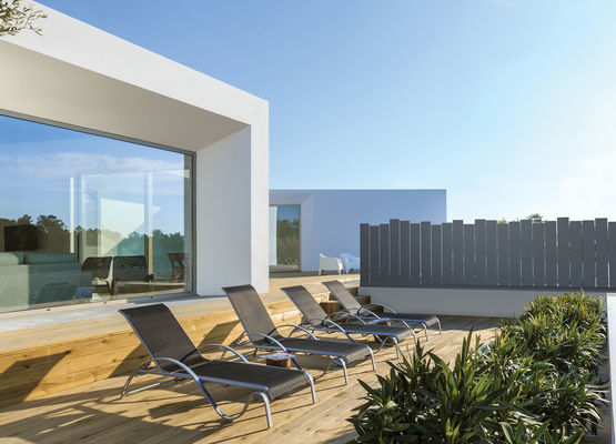 Palissade décalée ou ajourée | ALUROC - produit présenté par ALUCLOS