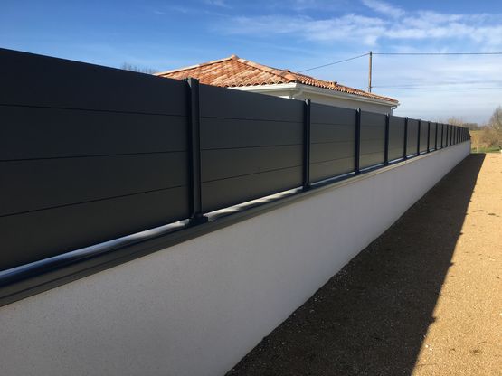  Palissade pleines à lames larges en aluminium | H 204 - LA CLOTURE ALU (ABS SAS)