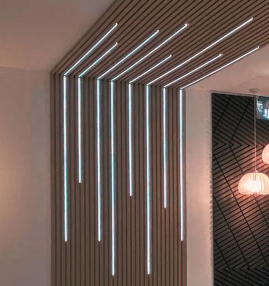  Panneau acoustique mural | Lot de 2 panneaux en tasseaux bois finition noyer sur fond noir - MANDARIN & CO