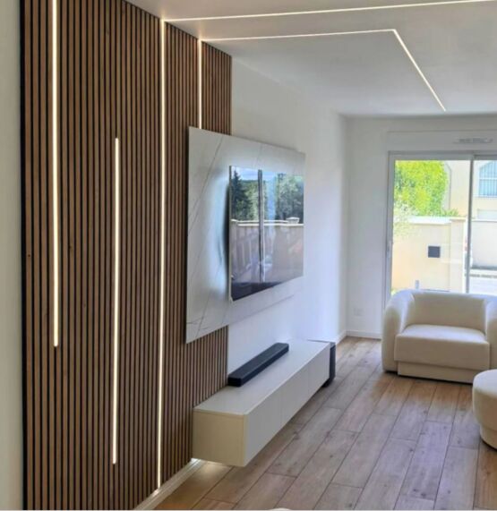 Panneau acoustique mural | Lot de 2 panneaux en tasseaux bois finition noyer sur fond noir - produit présenté par MANDARIN & CO