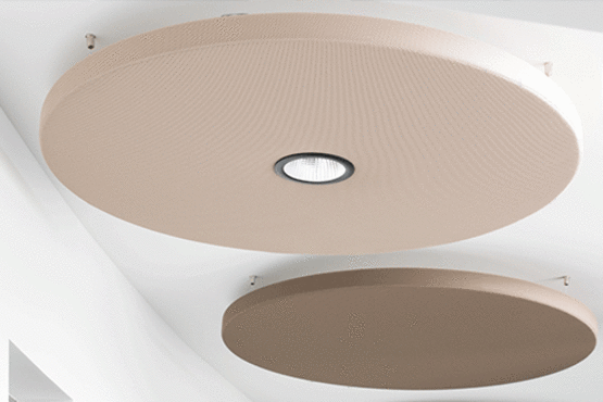 Panneau d'absorption acoustique en forme de disque suspendu par 3 câbles | TEMPO Panneau - produit présenté par DIGITEX