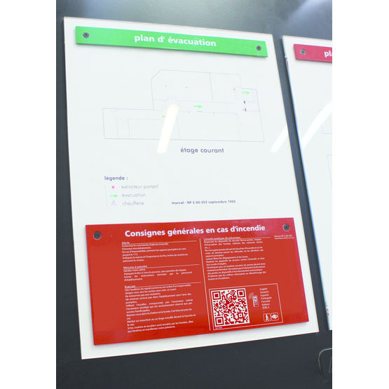 Panneau d'affichage à texte sérigraphié et code-barre | Consign