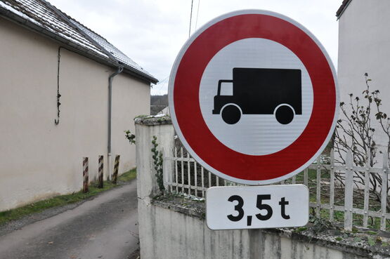  Panneau interdit aux camions B8 Ø650 mm | 1-02-2-029d2 - SALMA STORE