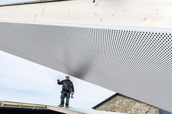 Panneau isolant chevronné pour toitures en pente Spécial ERP | Usystem Roof DS Acoustic HD - produit présenté par UNILIN INSULATION 