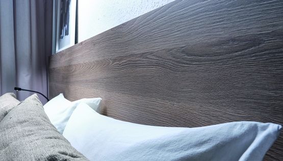  Panneau laqué mate à structure tactile aspect bois | PerfectSense Feelwood - EGGER