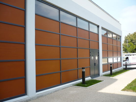 Panneaux de façade (EdR) avec parement en stratifié mélaminé - ECOSTA STRATIFIE - produit présenté par GROUPE ISOSTA