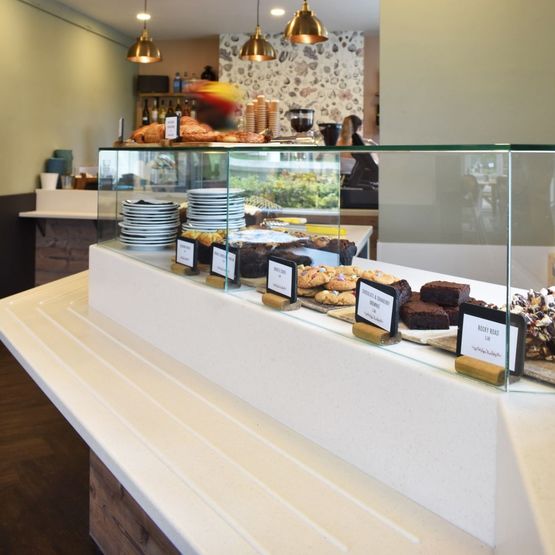 Panneaux de revêtement Surface à base de résines et de minéraux | Corian® Solid 