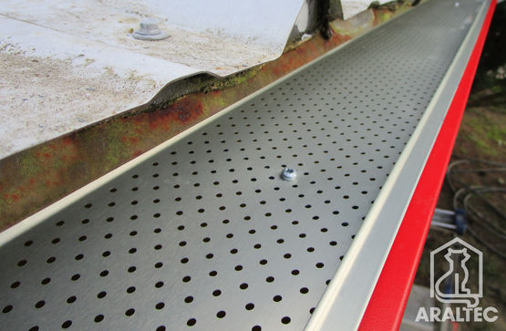  Pare-feuilles pour gouttières aluminium | Grille Stop (GutterClean) et Fixatech (T-Rex) - Evacuations gravitaires et accessoires