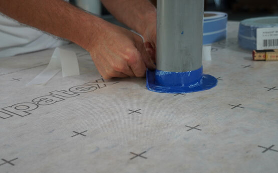 Pare-vapeur autocollant et protection contre les intempéries - produit présenté par AMPACK