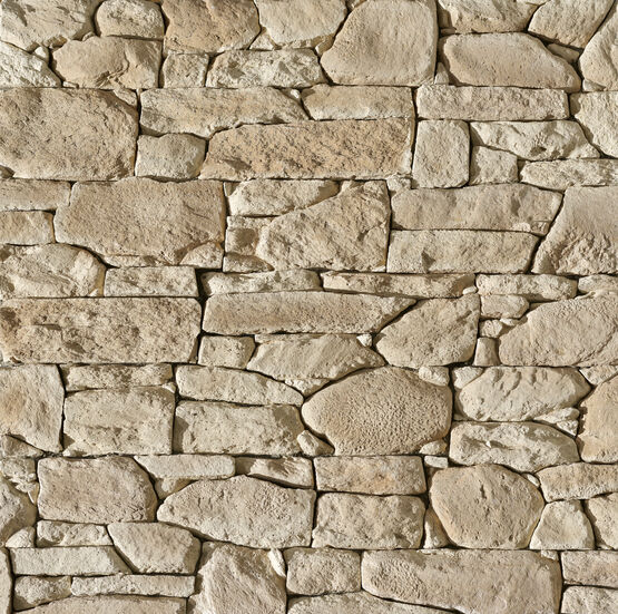 Parement mural bas carbone aspect pierres sèches préassemblées sur treillis| ROCA - Pierres de parement (naturelles ou reconstituées)