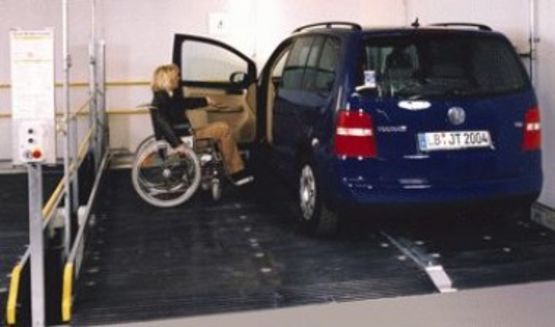 Parking mécanisé pour PMR - 2 niveaux, (niveau sup. PMR, niveau inf. voiture standard) | Parklift 450