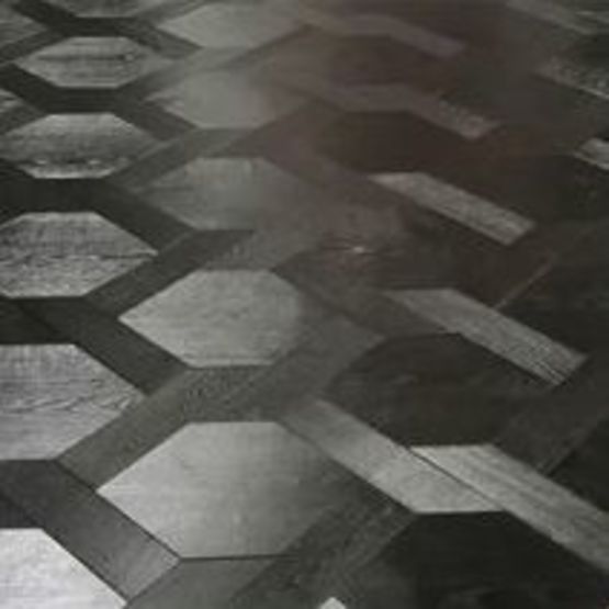 Parquet chêne contrecollé à motifs graphiques structuré réglisse huilé noir | Réglisse S - produit présenté par CHÊNE DE L'EST