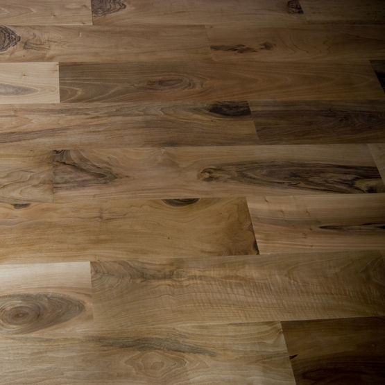 Parquet en noyer français massif grande largeur avec réalisation sur mesure | ADD Noyer Français