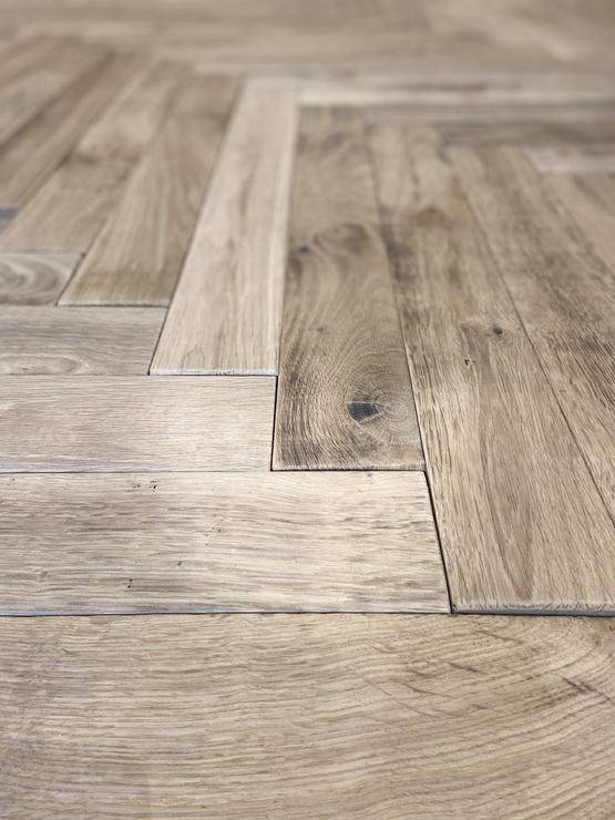 Parquet vieilli en bois massif essence chêne pour calepinages indémodables | Bâtons-rompus - produit présenté par ARBONY