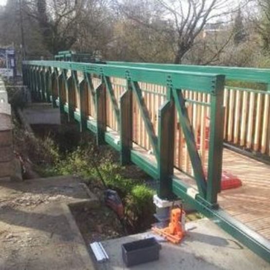  Passerelle avec platelage et garde-corps en bois | VALBONNE (06)