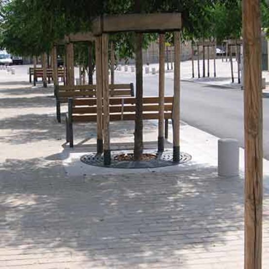 Pavage en pierre de Comblanchien pour aménagements extérieurs ou urbains | Pavés en pierre de Comblanchien - produit présenté par SETP