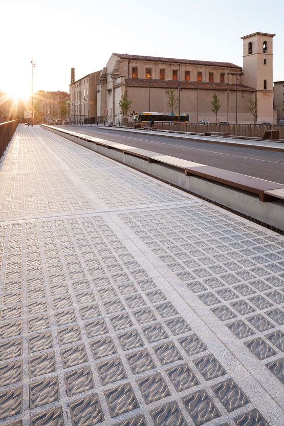  Pavé de verre spécifique Végétal, Architectes SEURA Florence Bougnoux | 60647 - LA ROCHÈRE