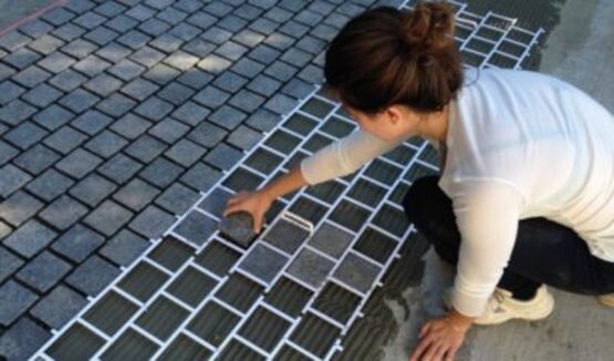  Pavé en granit mince | PAVÉ-EASY avec gabarits PVC de pose - SOFADES