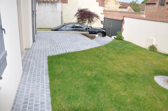  Pavés granit massif 8x8x1 cm pour sols extérieurs carrossables, avec gabarits de pose PVC  - SOFADES