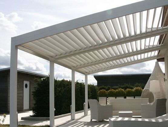  Pergola à toile microperforée pour ombrage et circulation de l&#039;air | Solicanva S - Pergolas