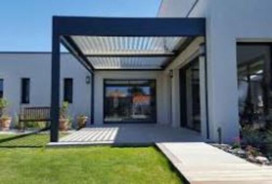 Pergola à toile microperforée pour ombrage et circulation de l&#039;air | Solicanva S - produit présenté par SOLISYSTEME