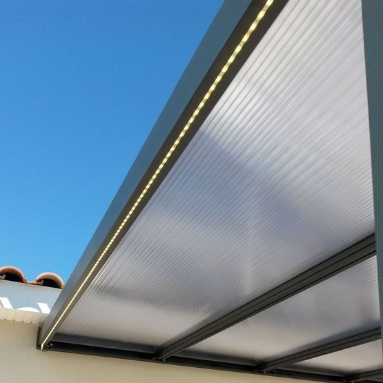  Pergola à toit polycarbonate et structure en aluminium | Light - Pergolas