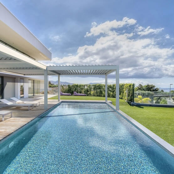 Pergola alu bioclimatique à lames orientables - Kedry PRIME - produit présenté par KE FRANCE