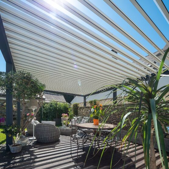  Pergola Bioclimatique Aluminium et fermetures latérales - Pergolas