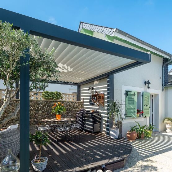  Pergola Bioclimatique Aluminium et fermetures latérales - SEPALUMIC