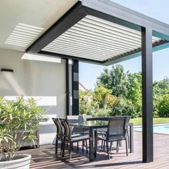 Pergola bioclimatique en aluminium à lames orientables et 100 % personnalisable | SOKO