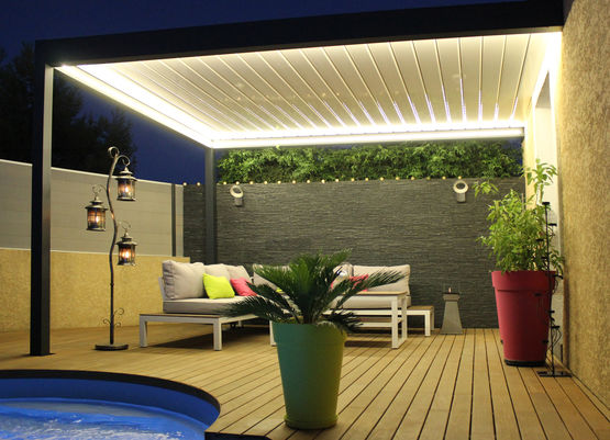 Pergola bioclimatique en aluminium avec lames motorisées | Lounge - Pergolas