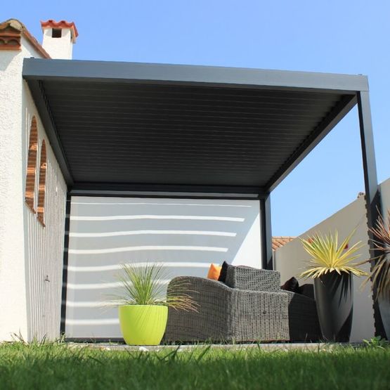 Pergola bioclimatique en aluminium | Lounge Perpendiculaire  - produit présenté par ALSOL.FR