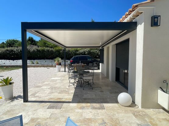  Pergola bioclimatique | OPTIMA à lames orientables motorisées - MGK MENUISERIE