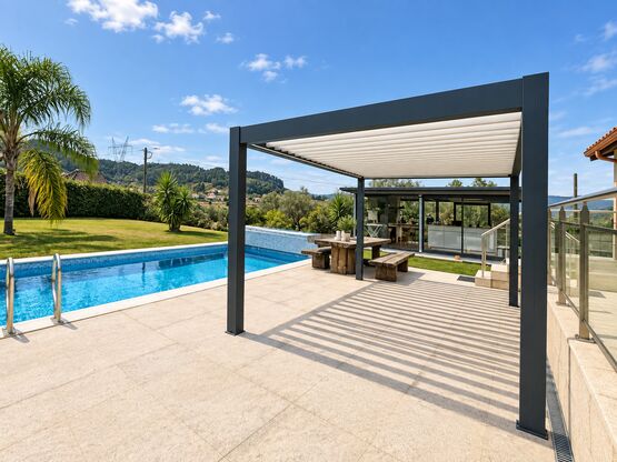 Pergola bioclimatique | THALIA en aluminium à lames orientables - produit présenté par MGK MENUISERIE